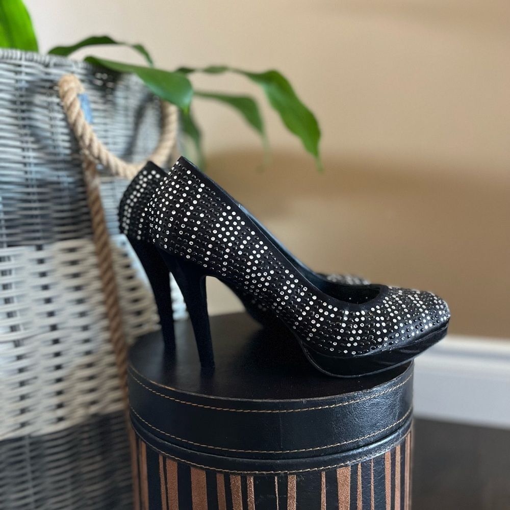 Suzy heels with black and white stones